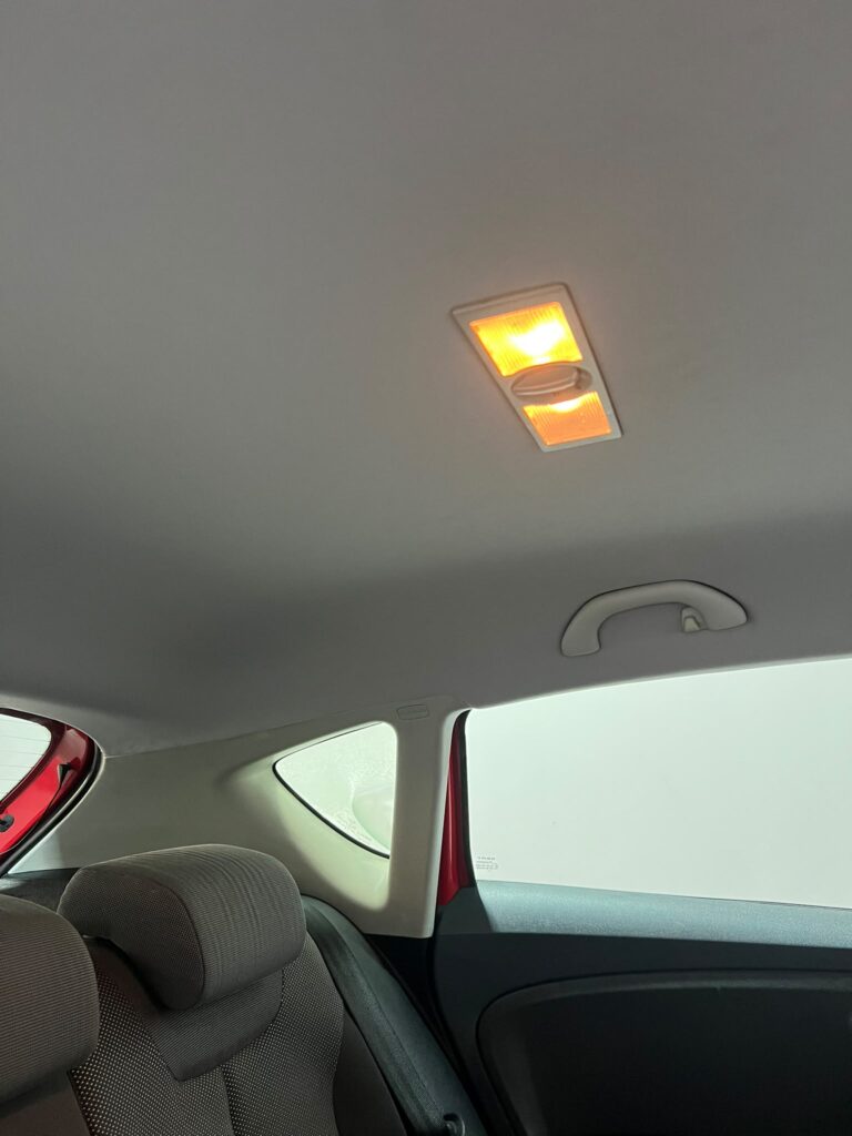 Tapizado de techo Seat León plazas traseras en Alicante