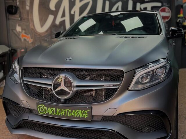 Car wrapping gris mate en un Mercedes-AMG GLE 63 Coupé