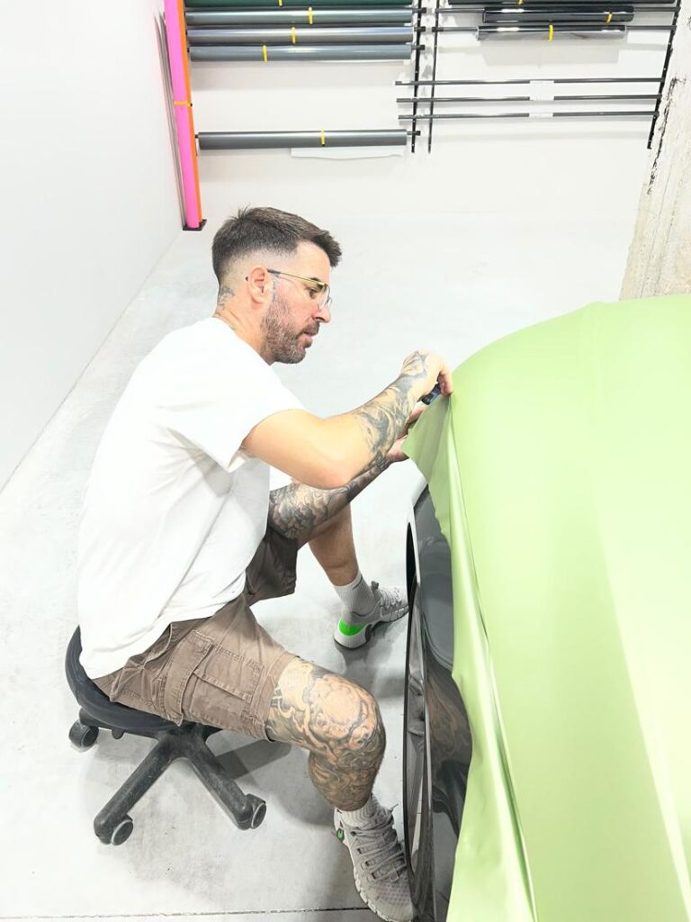 Coche vinilado en verde – Car Light Garage Alicante