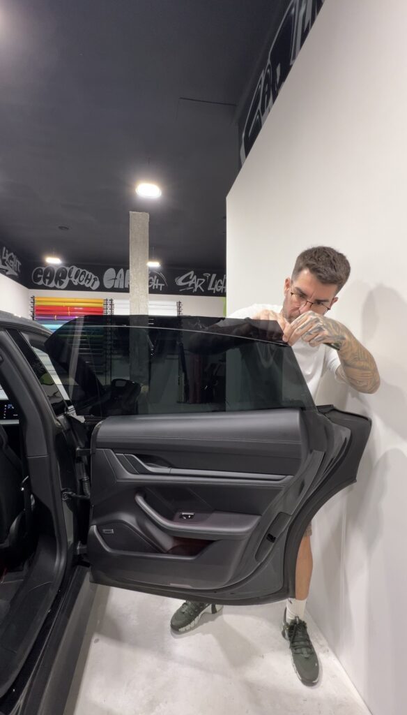 Tintado de lunas en Porsche Taycan - Car Light Garage Alicante