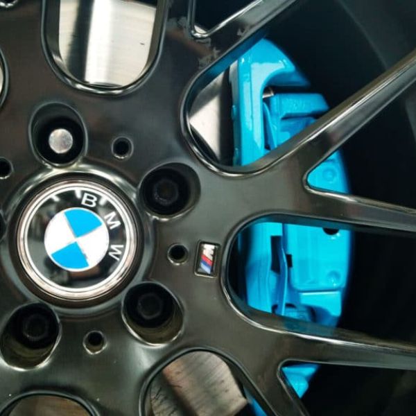 Pinzas de freno pintadas en azul en BMW - Car Light Garage Alicante